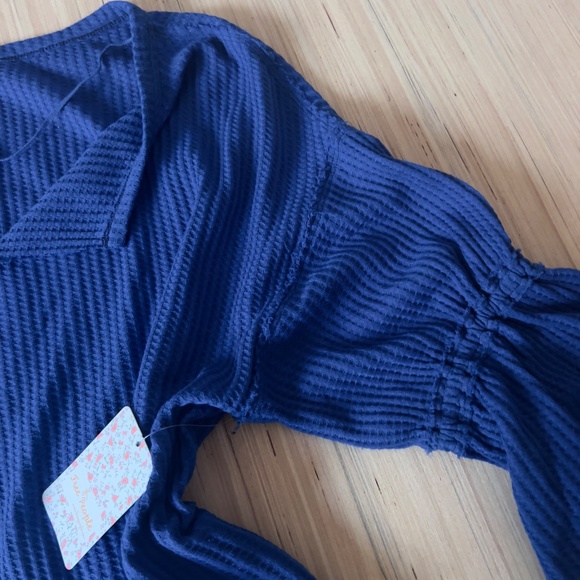 NWT FREE PEOPLE We The Free Ricky Thermal V Neck Top Size XS blue bell sleeve - Picture 6 of 9
